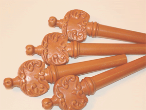 Carved Vuillaume w/Crown Violin Pegs